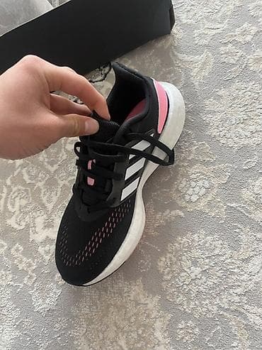 Личные вещи: Кроссовки adidas - Модель: дорожный (road) кроссовок с амортизацией — 4