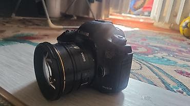 Зеркальная камера Canon EOS 5D Mark III с объективом Sigma 50mm F1.4