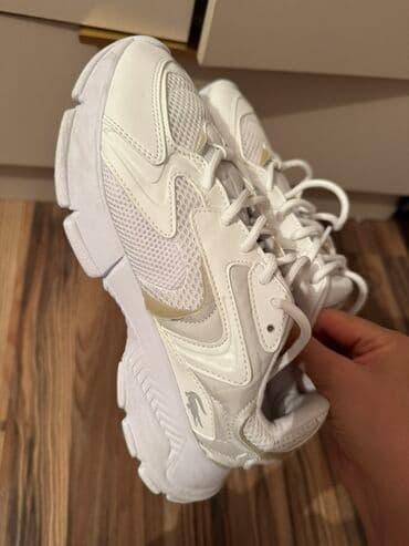 женские слипоны больших размеров: Мужские кроссовки, 36.5, Lacoste, Б/у, цвет - Белый, Самовывоз, Платная доставка — 2