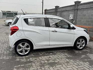 suzuki ignis: Chevrolet Spark: 2017 г., 1 л, Вариатор, Бензин — 4