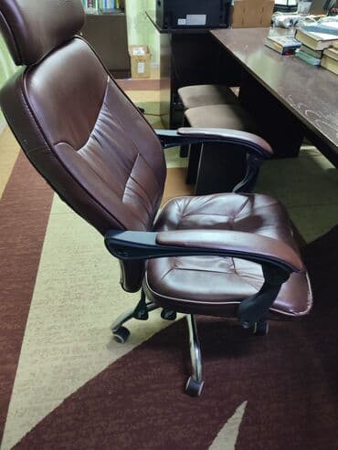 кресло офис: Офисное кресло, С колесиками, цвет - Черный, Экокожа — 2