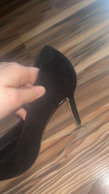 лодочки: Лодочки 38 р 
Каблуки 7-8см 
В хорошем состоянии — 4