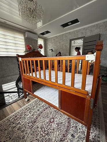 детская игрушечная коляска: Детская деревянная кроватка-манеж - Материал: массив дерева с лаковым — 1