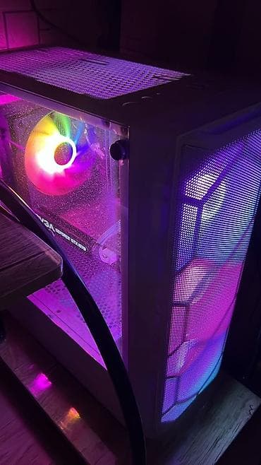 Игровой ПК с подсветкой RGB в белом корпусе с боковой прозрачной