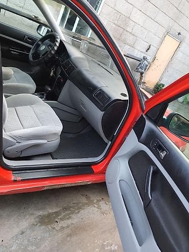 Транспорт: Volkswagen Golf: 1998 г., 1.6 л, Автомат, Бензин — 10