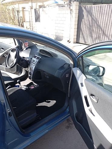 mini kuper: Toyota Yaris: 2008 г., 1.3 л, Робот, Бензин, Хэтчбэк — 3