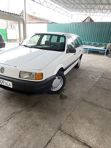 Volkswagen Passat Variant: 1992 г., 1.8 л, Механика, Бензин, Универсал