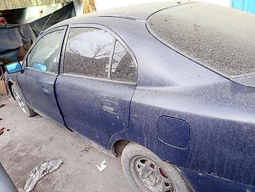 Седан синего цвета (4 двери), левый руль. Кузов хэтчбек/седан