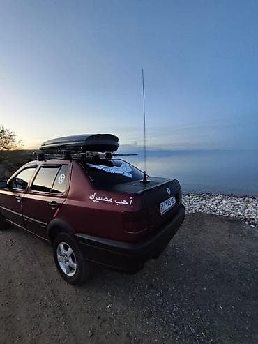 Унаа сатуу: Volkswagen Vento: 1992 г., 1.8 л, Кол менен иштөөчү, Бензин, Седан — 4
