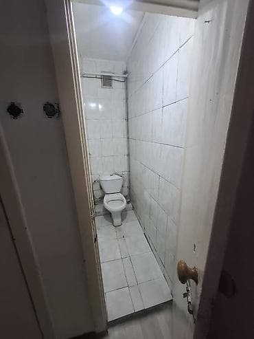 Батирлерди сатуу: 2 бөлмө, 44 м², 104-серия, 1 кабат, Эски ремонт — 1