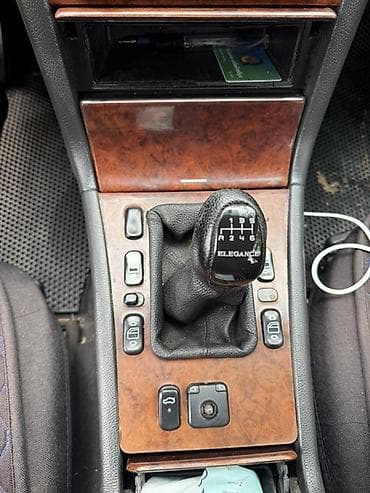 Унаа: Mercedes-Benz E-Class: 2001 г., 2 л, Кол менен иштөөчү, Бензин, Седан — 10