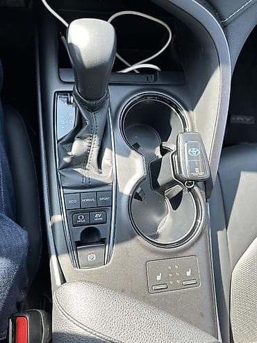 госномер сертифика: Toyota Camry: 2023 г., 2.5 л, Гибрид — 10