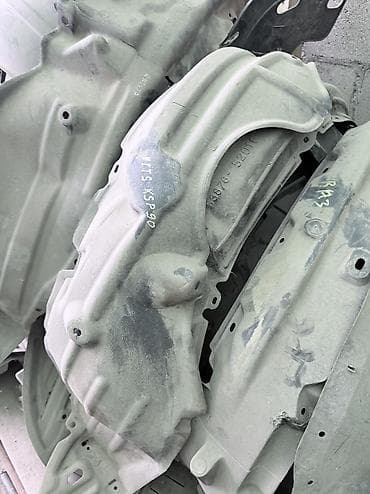 бетонный лотки: Подкрылок Комплект Toyota, Б/у — 5