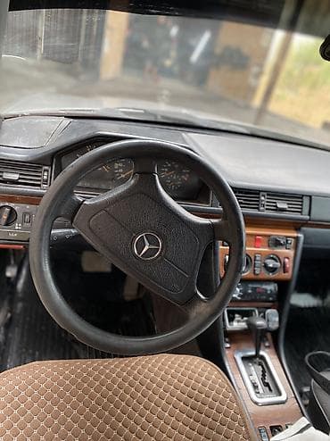 салон 124: Mercedes-Benz W124: 1994 г., 2.8 л, Бензин, Седан — 6