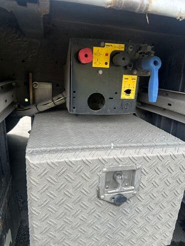 кемпинг дом на колесах: Прицеп, Schmitz Cargobull, Тентованный, от 12 т, Б/у — 9