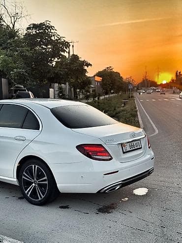 Mercedes-Benz E-Class: 2021 г., 3 л, Типтроник, Бензин, Седан