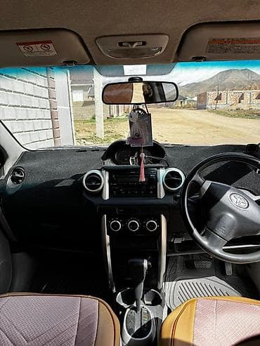 дайхатцу моби: Toyota Ist: 2003 г., 1.5 л, Автомат, Бензин, Хэтчбэк — 5