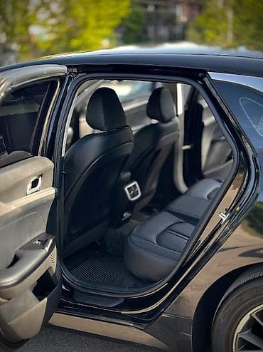 часы в машину: Продажа: черный седан бизнес‑класса (левый руль) Кузов и дизайн: - — 8