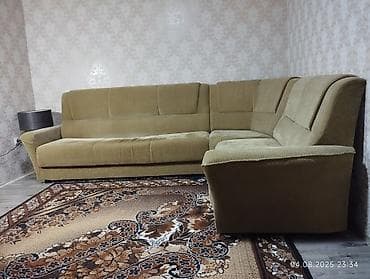 Эмерек: Бурчу бар диван, Кутулар менен, Үч кишилик — 4