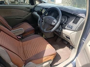 тоета ипсум: Toyota Isis: 2004 г., 2 л, Вариатор, Бензин, Минивэн — 1
