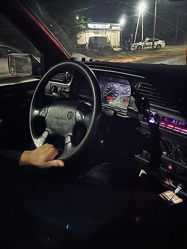 Volkswagen Vento: 1992 г., 1.8 л, Механика, Бензин, Седан — 6