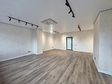 под выкупом: Аренда офисов, 50 м², В жилом комплексе, 1 линия, С видом на горы, С отдельной кухней — 2