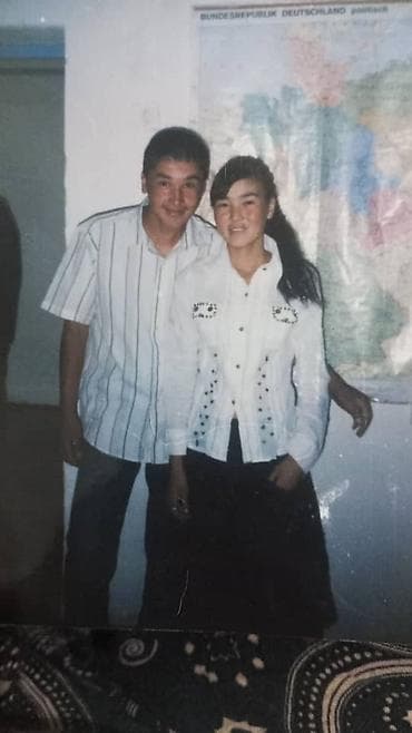 душевая смеситель: Односпальная кровать с деревянным каркасом и интегрированными — 4