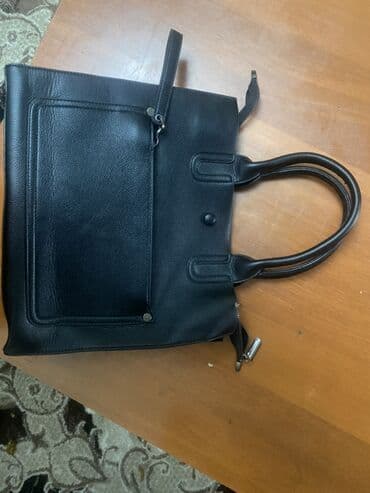 сумка черная лакированная: Сумка-тоут черная, классического дизайна. - Материал: плотная — 2