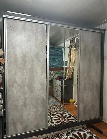 Үй жана бакча: Купе шкаф, Күзгүсү менен — 1