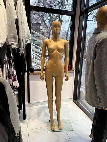 Контейнеры: Манекены женские, комплект из 3 шт. - Рост: 177 см (указан на фото) - — 3