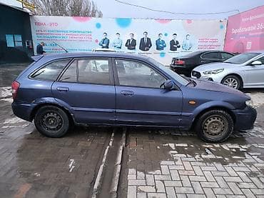 продаю бетономешалки: Mazda 323: 2001 г., 1.6 л, Механика, Бензин, Хэтчбэк — 5
