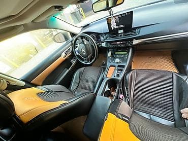 салон машины: Lexus CT: 2015 г., Гибрид, Хэтчбэк — 3