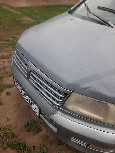 Транспорт: Mitsubishi Space Wagon: 2002 г., 2 л, Кол менен иштөөчү, Газ, Хетчбек — 1
