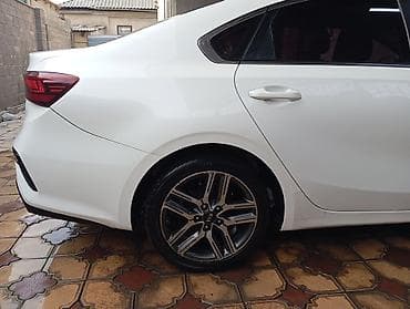 торг у капота: Kia K3: 2020 г., 1.6 л, Автомат, Бензин, Седан — 5