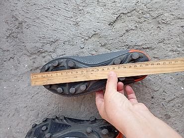 бутсы 43: Футбольные бутсы с шипами FG для натурального газона. размер примерно — 5