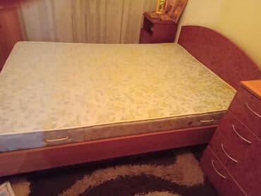 купить двуспальную кровать с матрасом бу: Спальный гарнитур, Б/у, Комод, С матрасом, Самовывоз — 1
