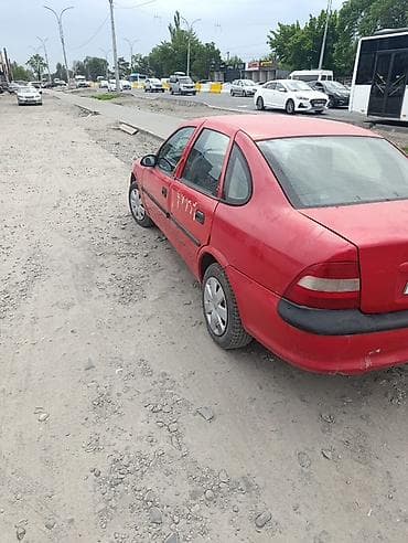 5: Opel Astra: 1996 г., Седан — 4