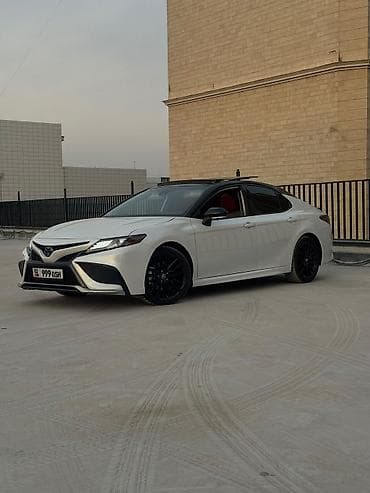 Toyota Camry: 2021 г., 2.5 л, Вариатор, Гибрид, Седан
