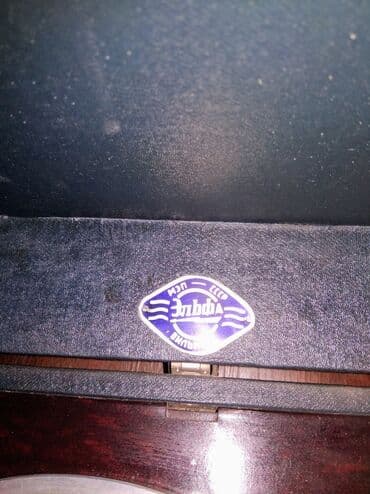 Продаю электропатефон Эльфа времён СССР 50г. ( без колонки)