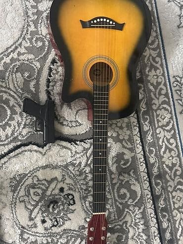 Акустическая гитара с вырезом (cutaway), формат дредноут. - Корпус