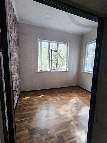 первомая: 3 комнаты, 53 м², Сталинка, 2 этаж, Косметический ремонт — 3