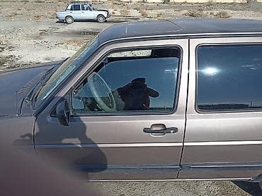 машина на варянт: Volkswagen Golf: 1987 г., Механика, Универсал — 2