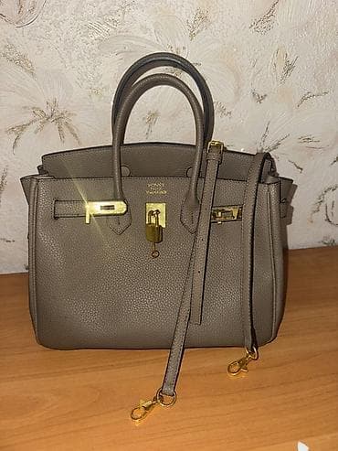 Бижутерия: Сумка-тоут в классическом стиле с жесткой формой. Характеристики: - — 1