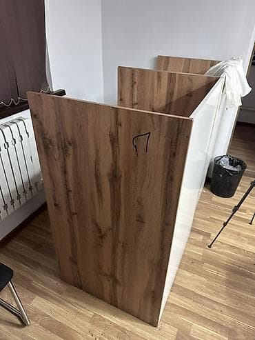 Стойка-ресепшен/кассовый прилавок из ЛДСП - Конструкция угловая, с at lalafo.kg Стойка-ресепшен/кассовый прилавок из ЛДСП - Конструкция угловая, с