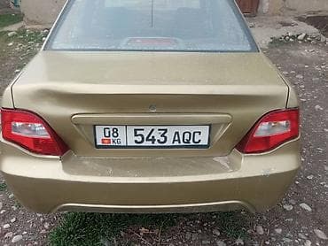 shadow line: Автомобиль седан, 4 двери, золотистый цвет кузова. Особенности и — 4