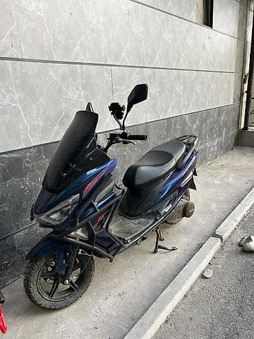 Макси-скутер 150 куб. см, Бензин, Б/у