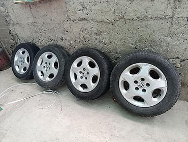 Комплект из 4 легкосплавных дисков Honda с шинами. размер: 215 60 — 1