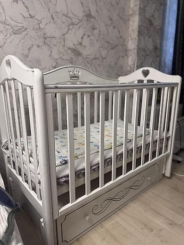 стандартный размер детского пододеяльника: Детская кроватка классического белого цвета с фигурными спинками и — 2