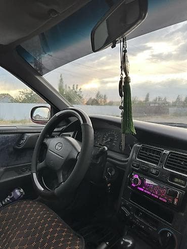 1: Toyota Carina E: 1997 г., 1.8 л, Механика, Бензин, Седан — 4