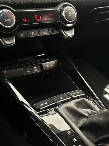 mers 205 сиденья: Kia Stonic: 2020 г., 1.4 л, Автомат, Бензин, Кроссовер — 9